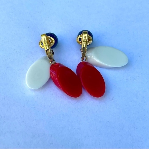 Trifari Patriotic Clip On Earrings Lucite Dangle Vintage Red White Blue - Picture 6 of 11